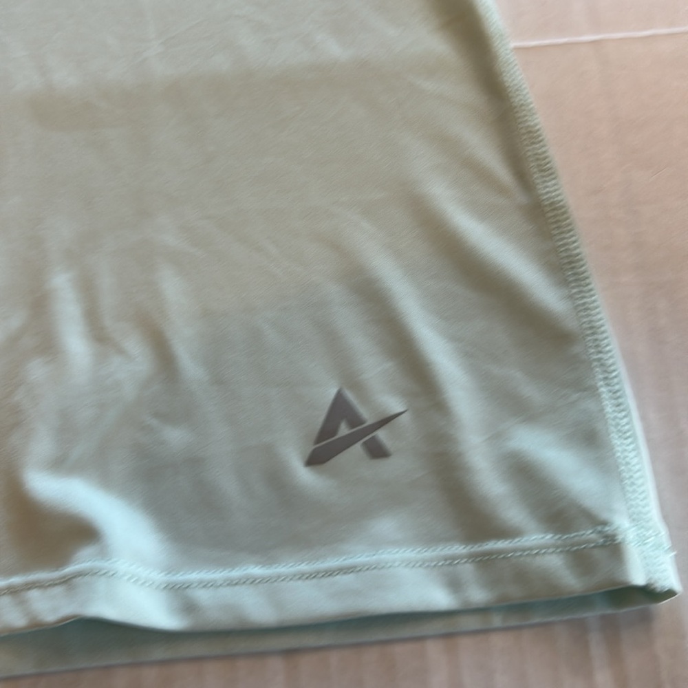 Artic Cool Hydrofreeze X Technology V-Neck Short Sleeve Lt Green T-Shirt. Size L - Picture 5 of 8